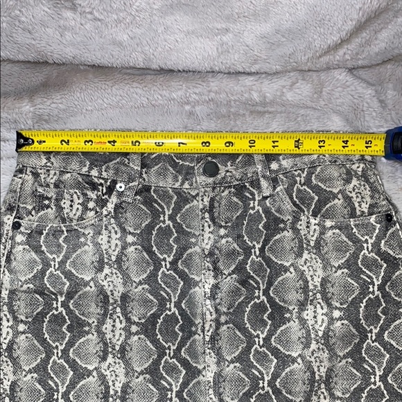 Blank NYC Gray Snake Print Mini Pencil Skirt - Picture 8 of 11